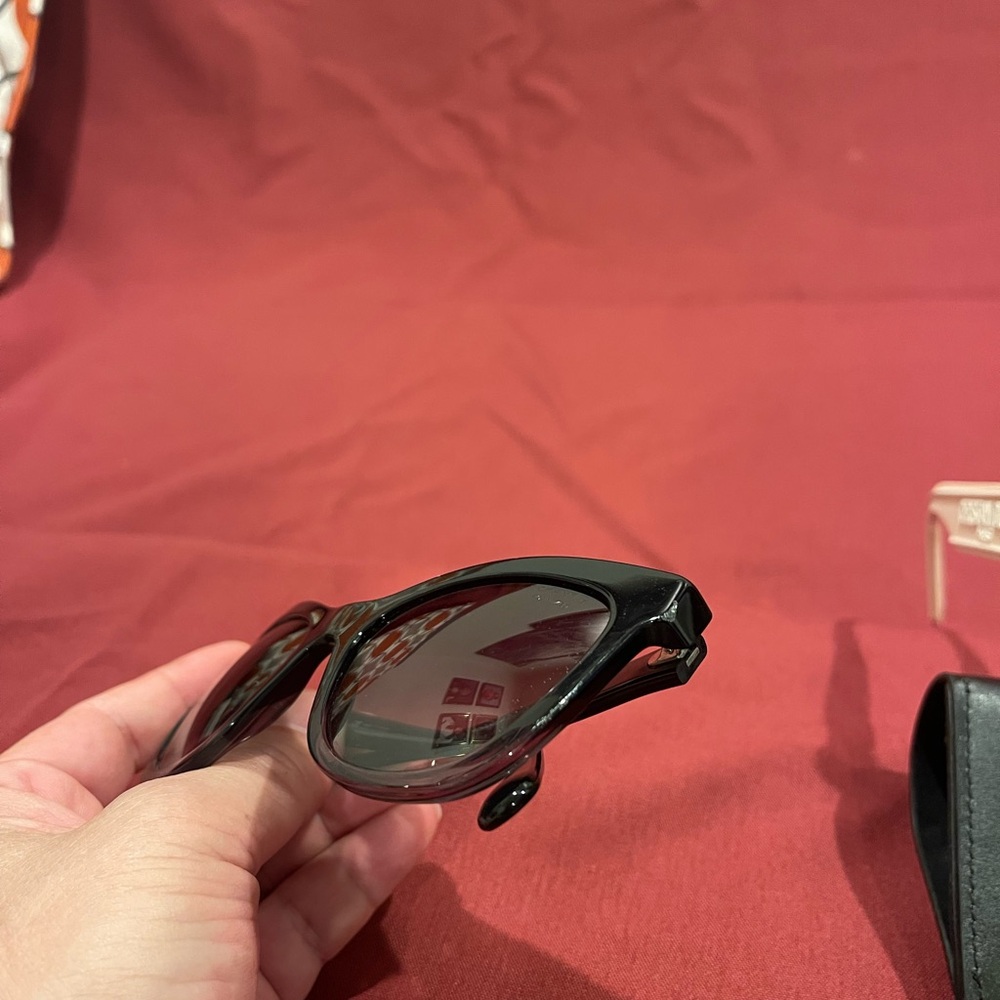 CHANEL Glossy Black Cat-Eye Sunglasses with Quilted Case - Picture 8 of 9